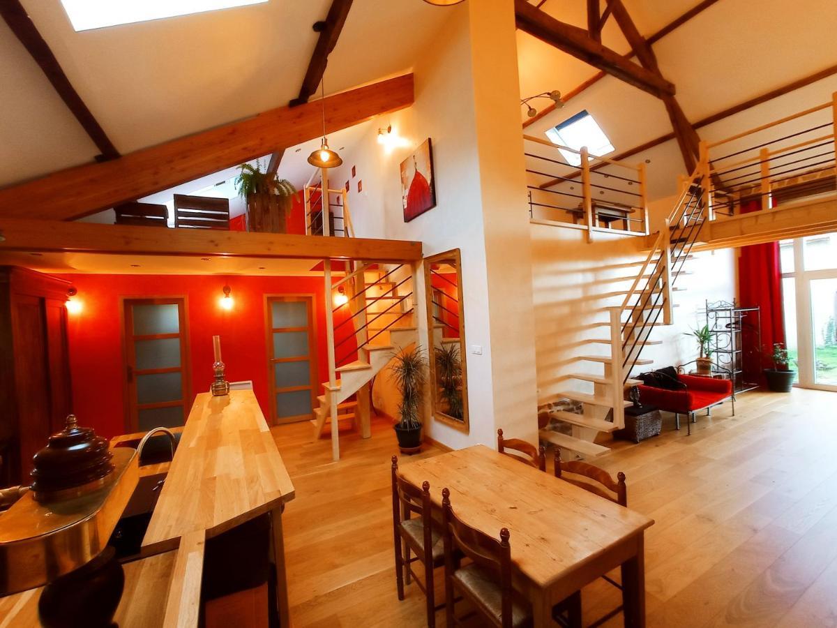La Grange De Marie A St Angel - Magnifique Grange Renovee En Loft Pour 1 A 6 Pers Villa Saint-Angel  Bagian luar foto